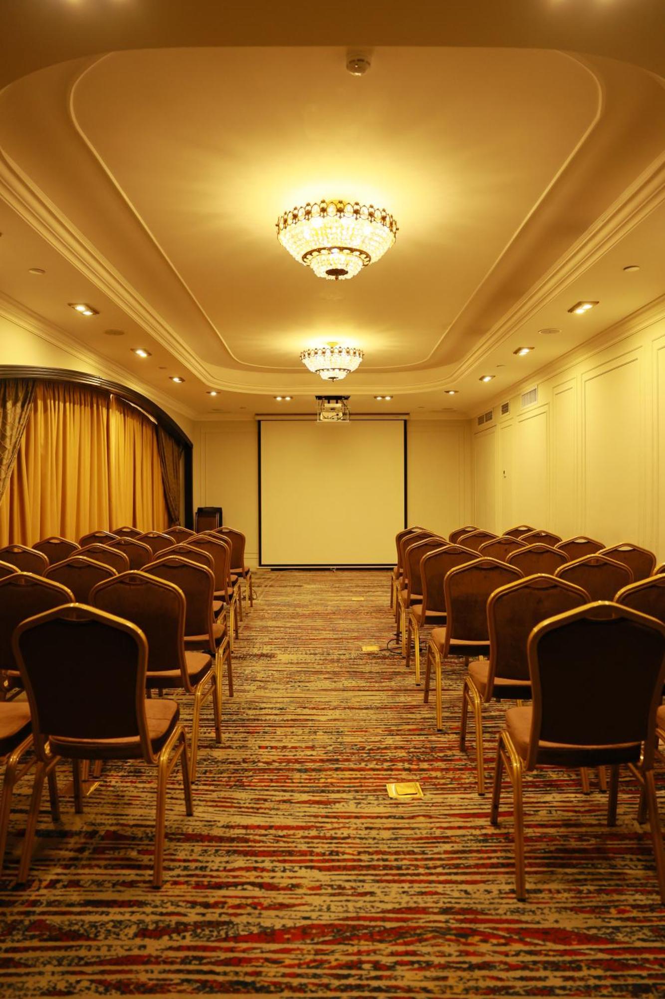 Golden Palace Hotel Erywań Zewnętrze zdjęcie