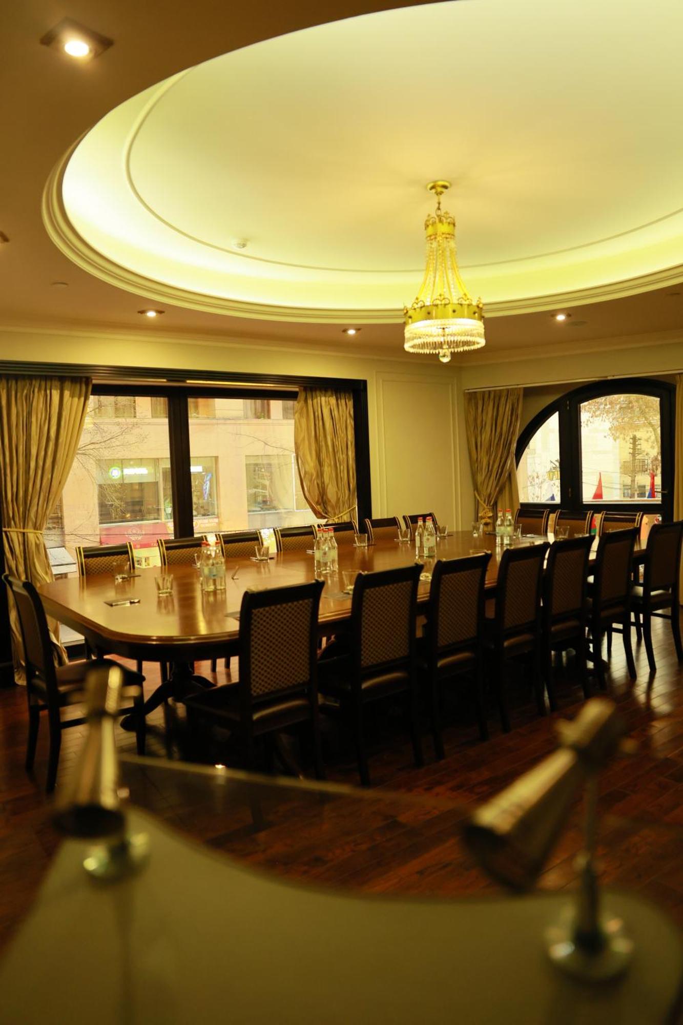 Golden Palace Hotel Erywań Zewnętrze zdjęcie