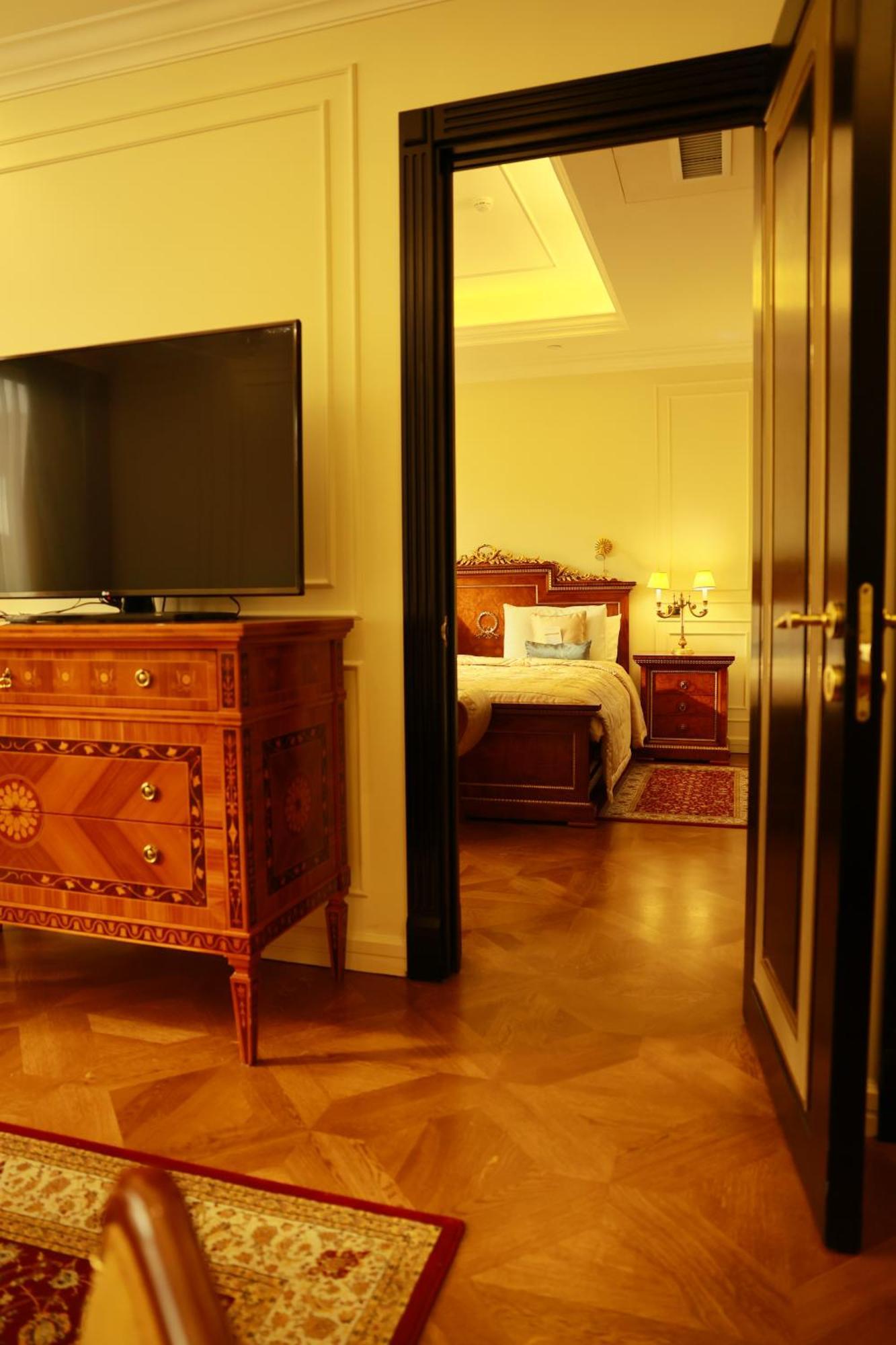 Golden Palace Hotel Erywań Zewnętrze zdjęcie