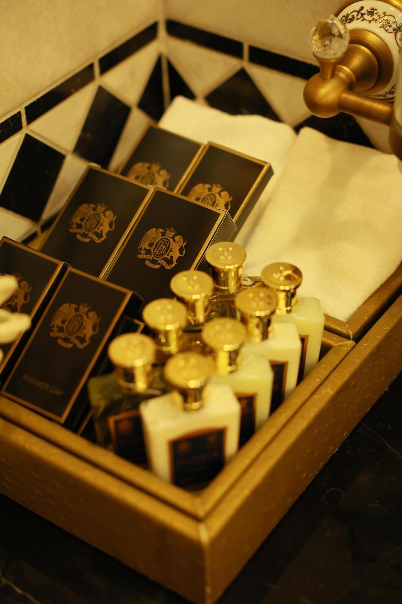 Golden Palace Hotel Erywań Zewnętrze zdjęcie