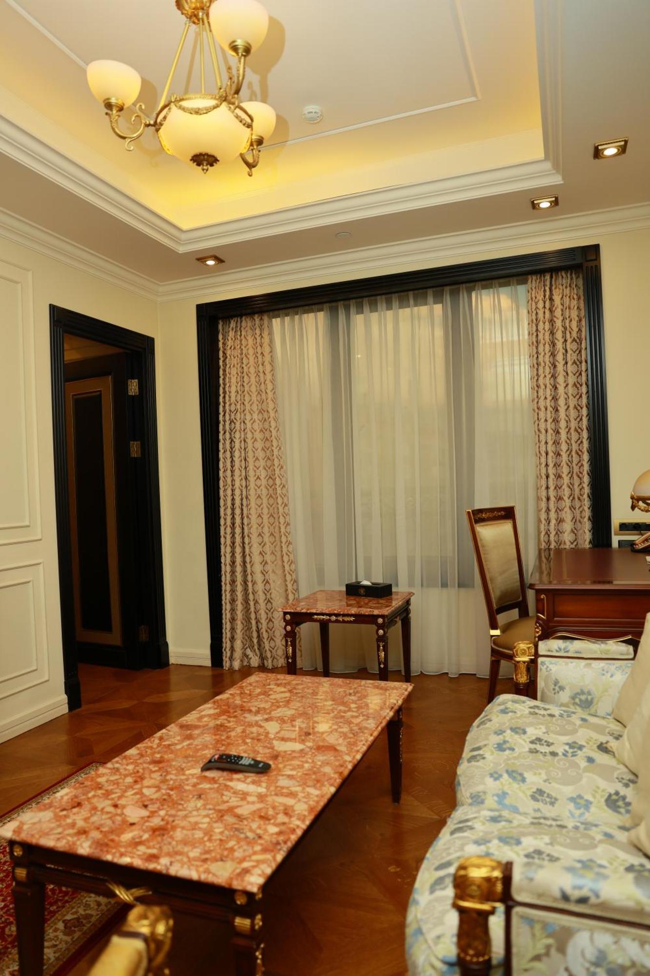 Golden Palace Hotel Erywań Zewnętrze zdjęcie
