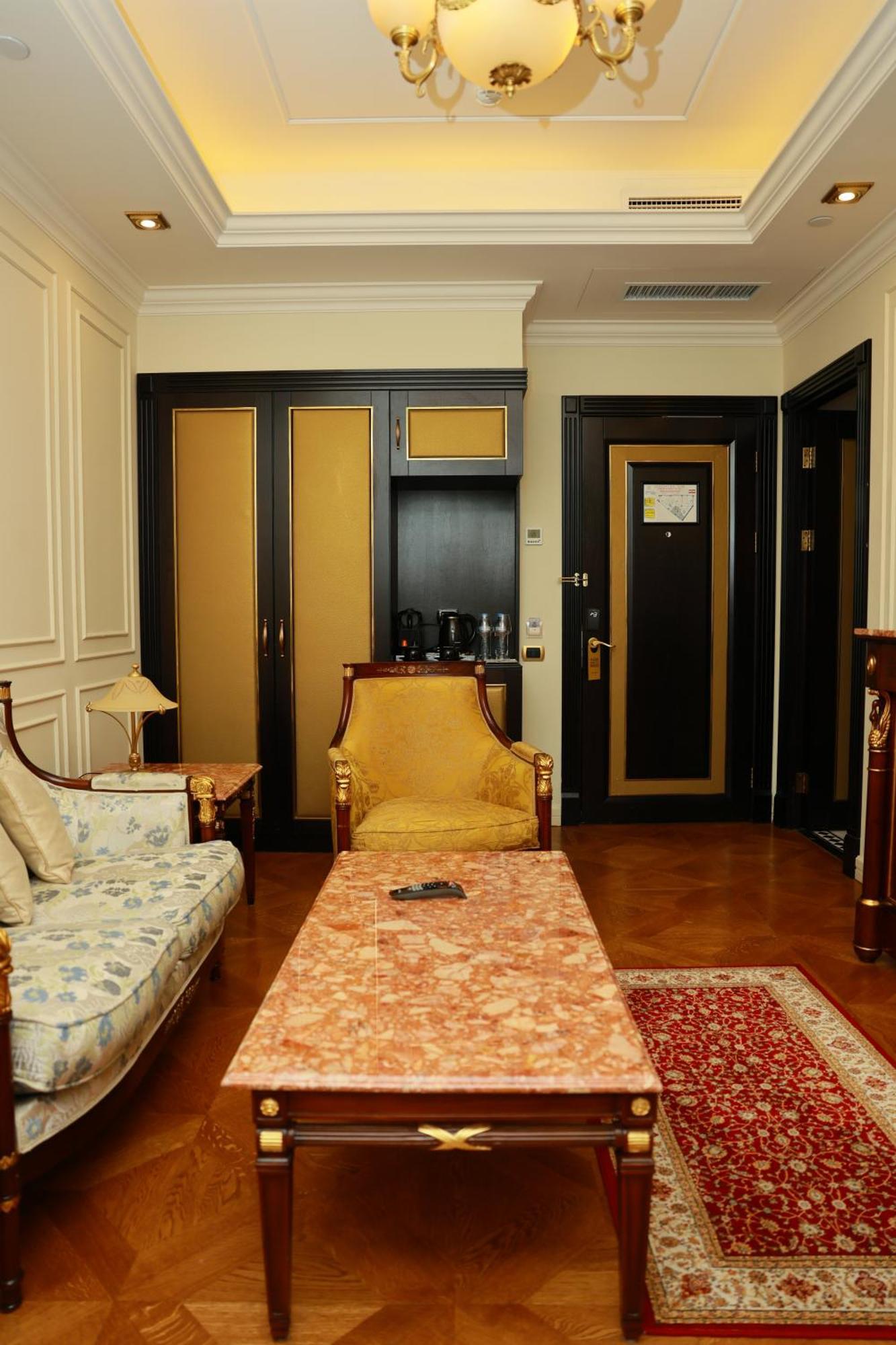 Golden Palace Hotel Erywań Zewnętrze zdjęcie