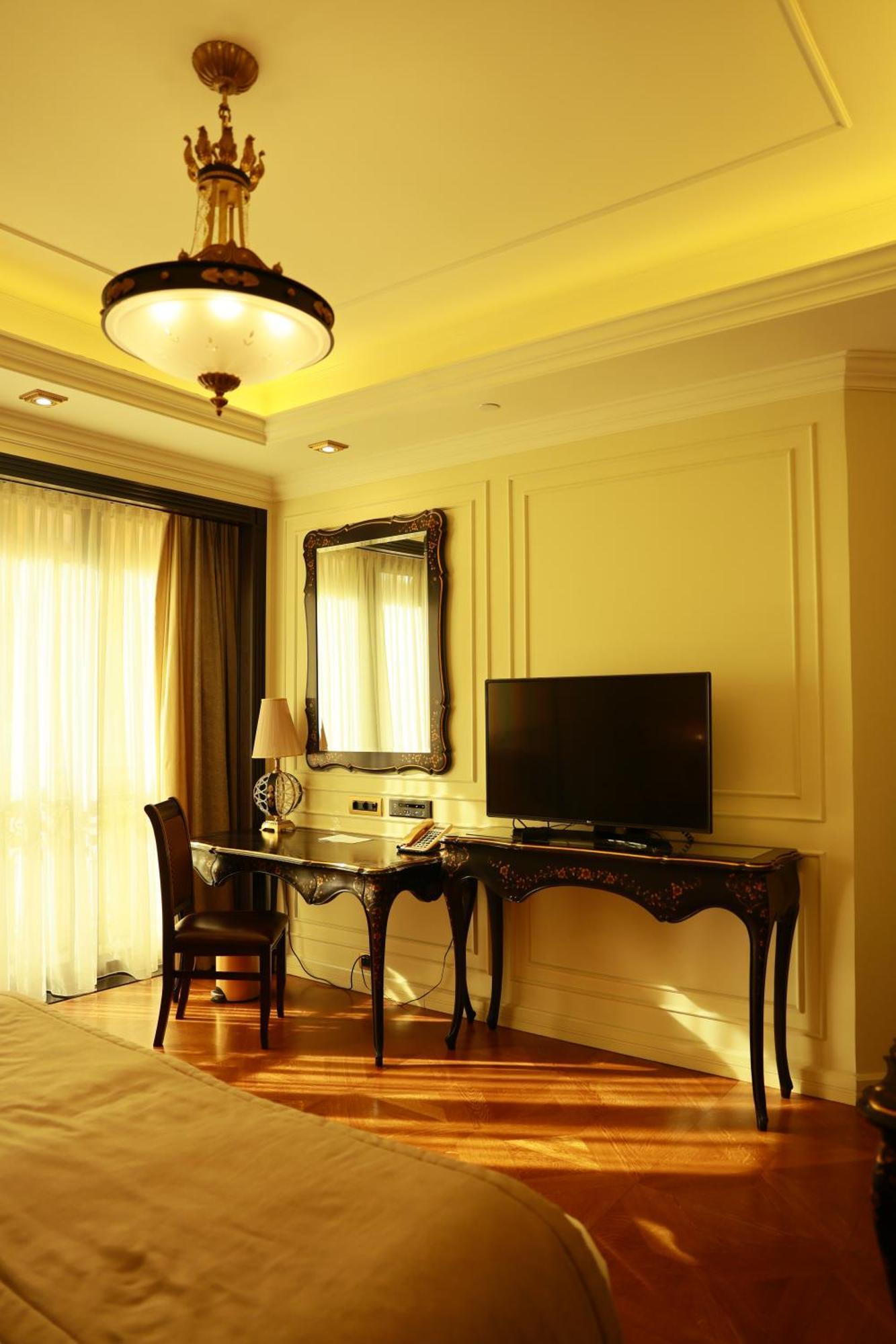 Golden Palace Hotel Erywań Zewnętrze zdjęcie